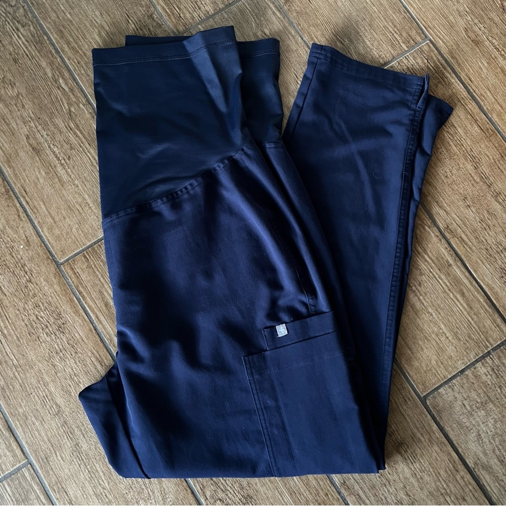 FIGS scrub maternity pants in NAVY